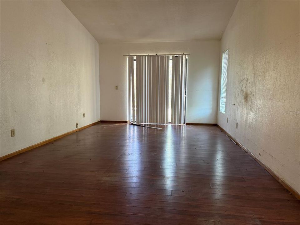 Под контрактом: $245,000 (3 спален, 2 ванн, 1901 Квадратных фут)