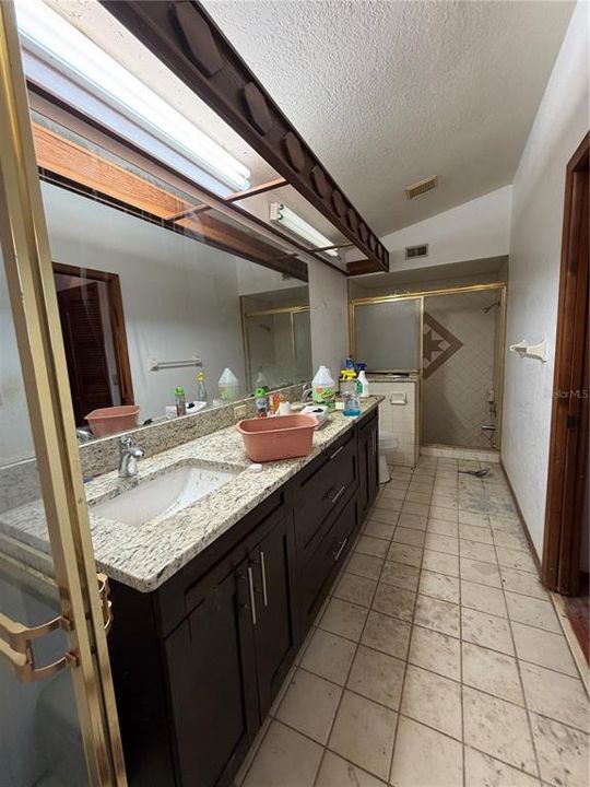 Под контрактом: $245,000 (3 спален, 2 ванн, 1901 Квадратных фут)