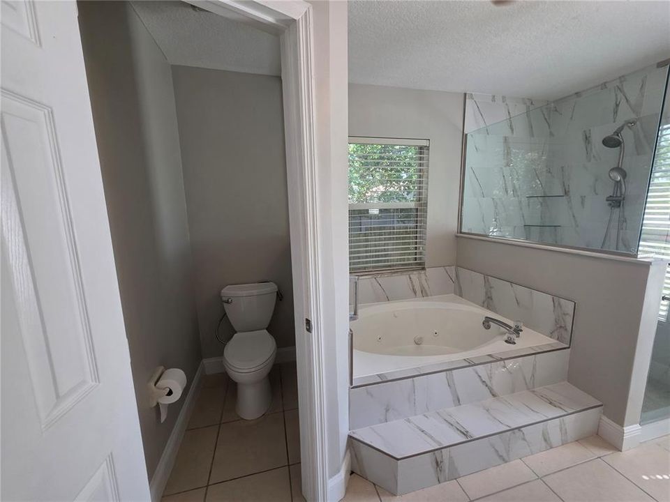 Activo con contrato: $414,000 (4 camas, 2 baños, 2236 Pies cuadrados)