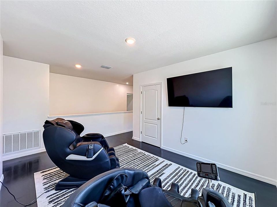Activo con contrato: $550,000 (5 camas, 3 baños, 2674 Pies cuadrados)