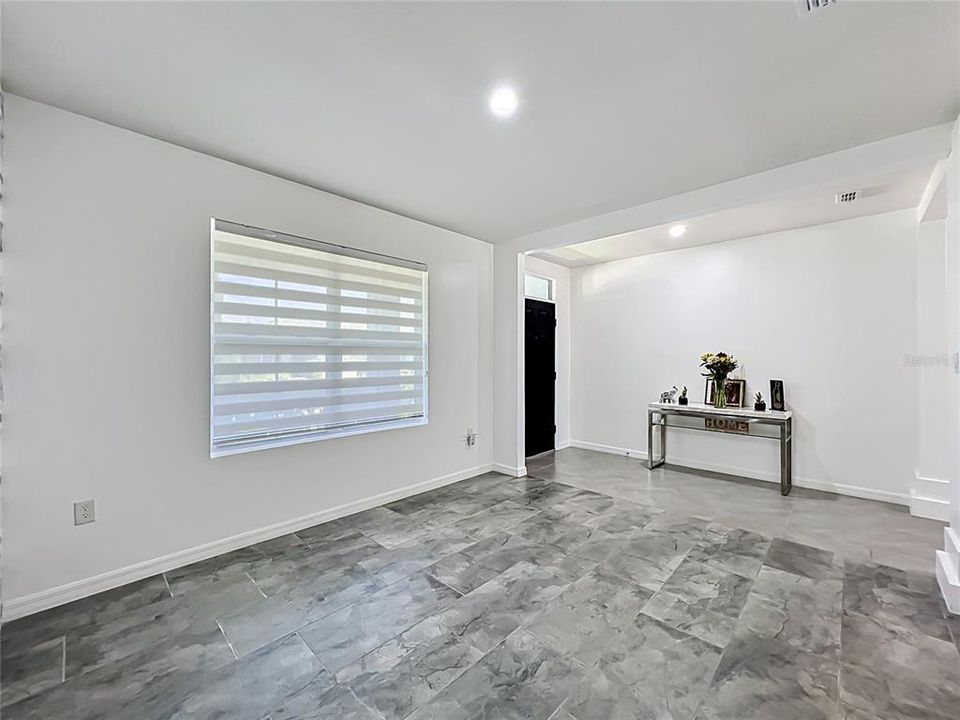 Activo con contrato: $550,000 (5 camas, 3 baños, 2674 Pies cuadrados)