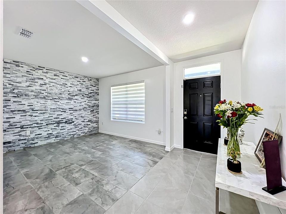 Activo con contrato: $550,000 (5 camas, 3 baños, 2674 Pies cuadrados)