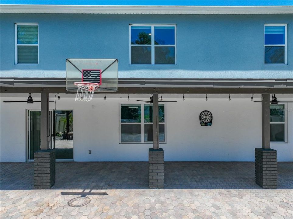 Activo con contrato: $550,000 (5 camas, 3 baños, 2674 Pies cuadrados)