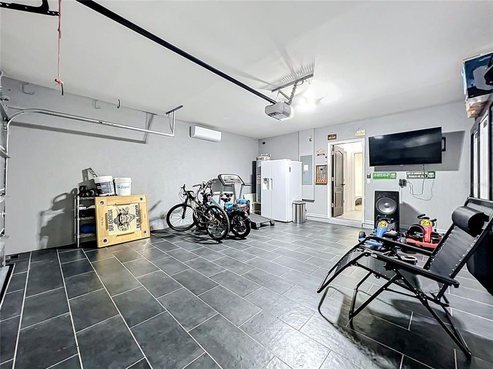 Activo con contrato: $550,000 (5 camas, 3 baños, 2674 Pies cuadrados)