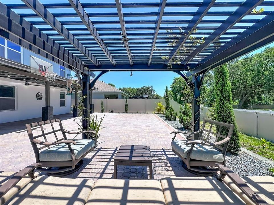 Activo con contrato: $550,000 (5 camas, 3 baños, 2674 Pies cuadrados)