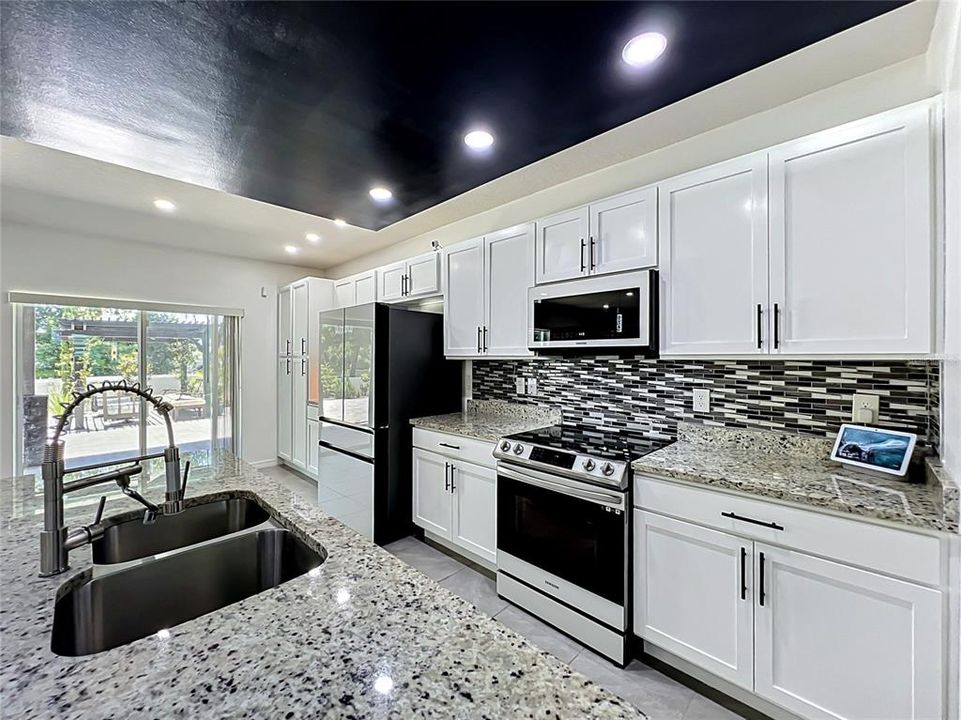 Activo con contrato: $550,000 (5 camas, 3 baños, 2674 Pies cuadrados)