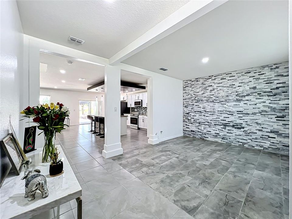 Activo con contrato: $550,000 (5 camas, 3 baños, 2674 Pies cuadrados)