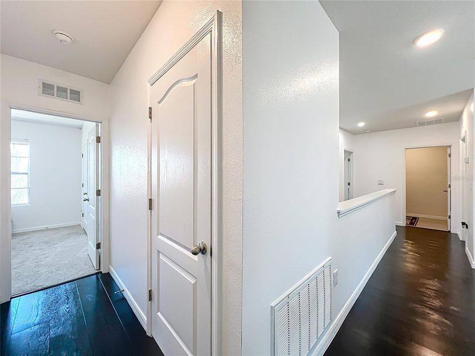 Activo con contrato: $550,000 (5 camas, 3 baños, 2674 Pies cuadrados)