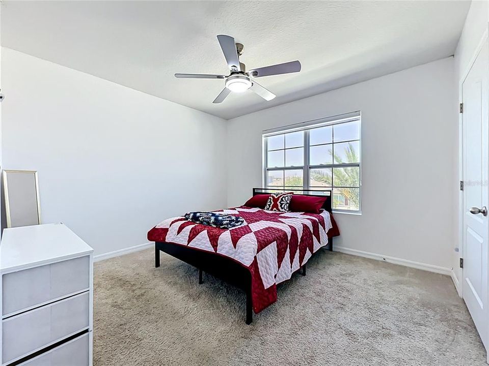 Activo con contrato: $550,000 (5 camas, 3 baños, 2674 Pies cuadrados)