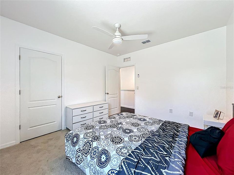 Activo con contrato: $550,000 (5 camas, 3 baños, 2674 Pies cuadrados)