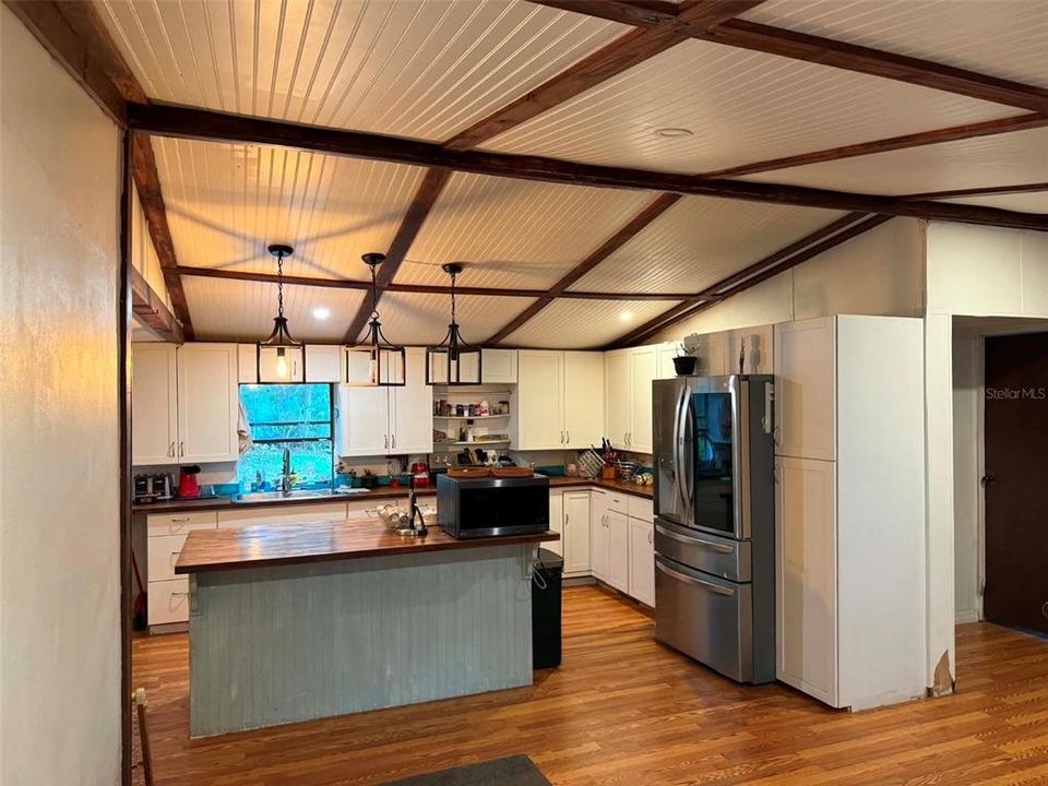 For Sale: $125,000 (3 beds, 1 baths, 960 Square Feet)