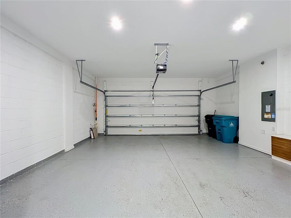 Activo con contrato: $2,750 (3 camas, 2 baños, 1447 Pies cuadrados)