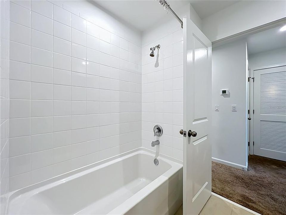 Activo con contrato: $2,750 (3 camas, 2 baños, 1447 Pies cuadrados)