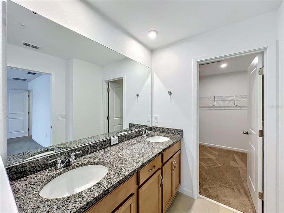 Activo con contrato: $2,750 (3 camas, 2 baños, 1447 Pies cuadrados)