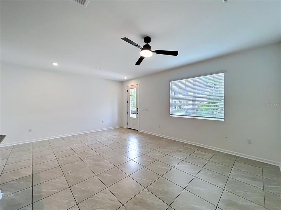 Activo con contrato: $2,750 (3 camas, 2 baños, 1447 Pies cuadrados)