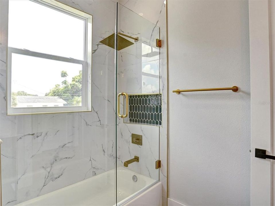 En Venta: $1,350,000 (5 camas, 4 baños, 3382 Pies cuadrados)