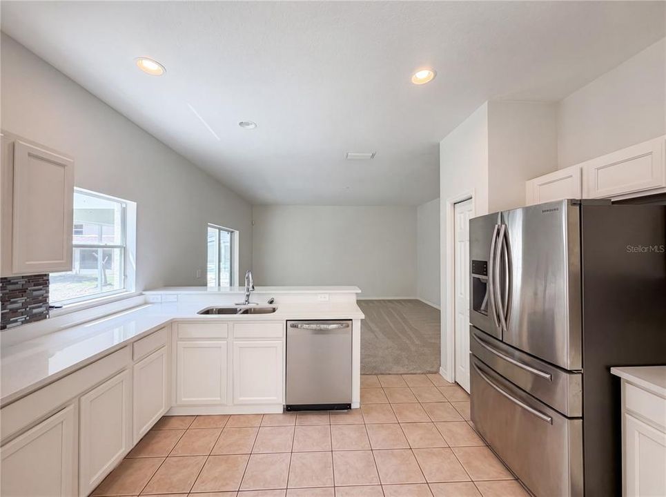 En Venta: $440,000 (4 camas, 2 baños, 2560 Pies cuadrados)