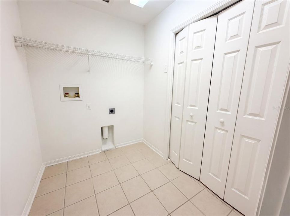 En Venta: $440,000 (4 camas, 2 baños, 2560 Pies cuadrados)