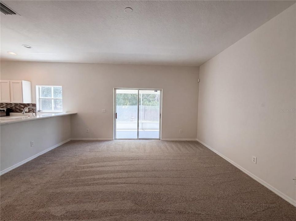 En Venta: $440,000 (4 camas, 2 baños, 2560 Pies cuadrados)
