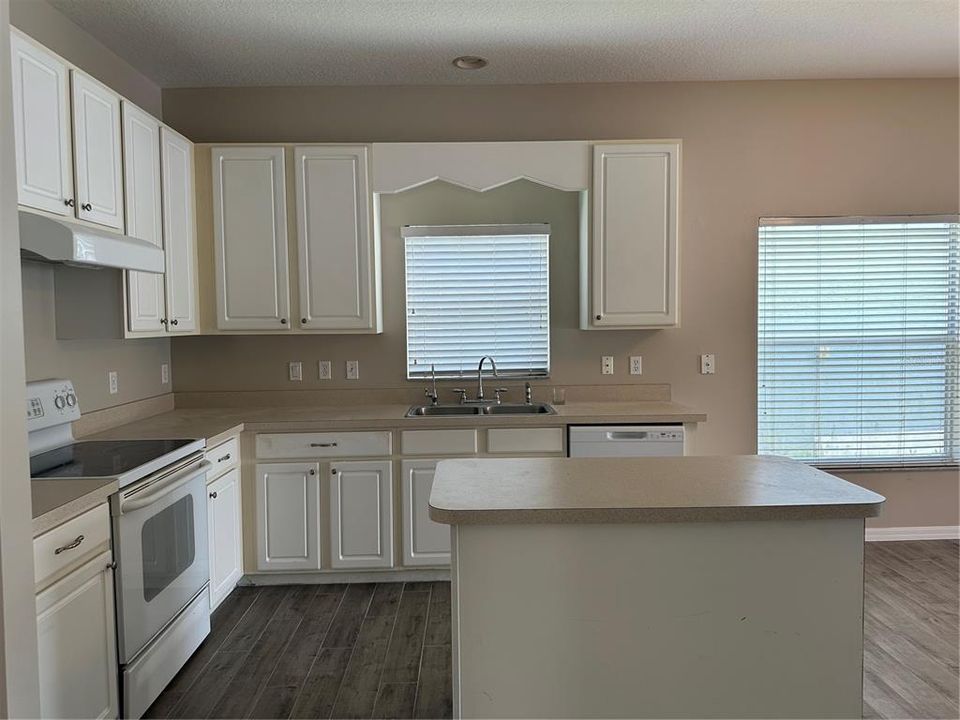 En Renta: $2,695 (4 camas, 2 baños, 2008 Pies cuadrados)