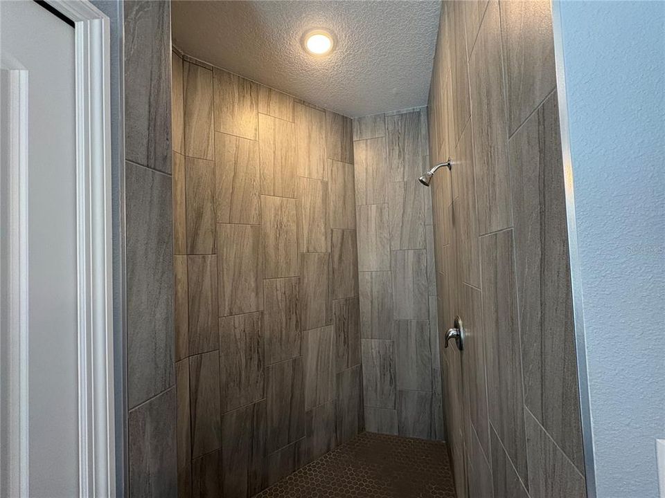 Под контрактом: $524,999 (4 спален, 2 ванн, 1776 Квадратных фут)