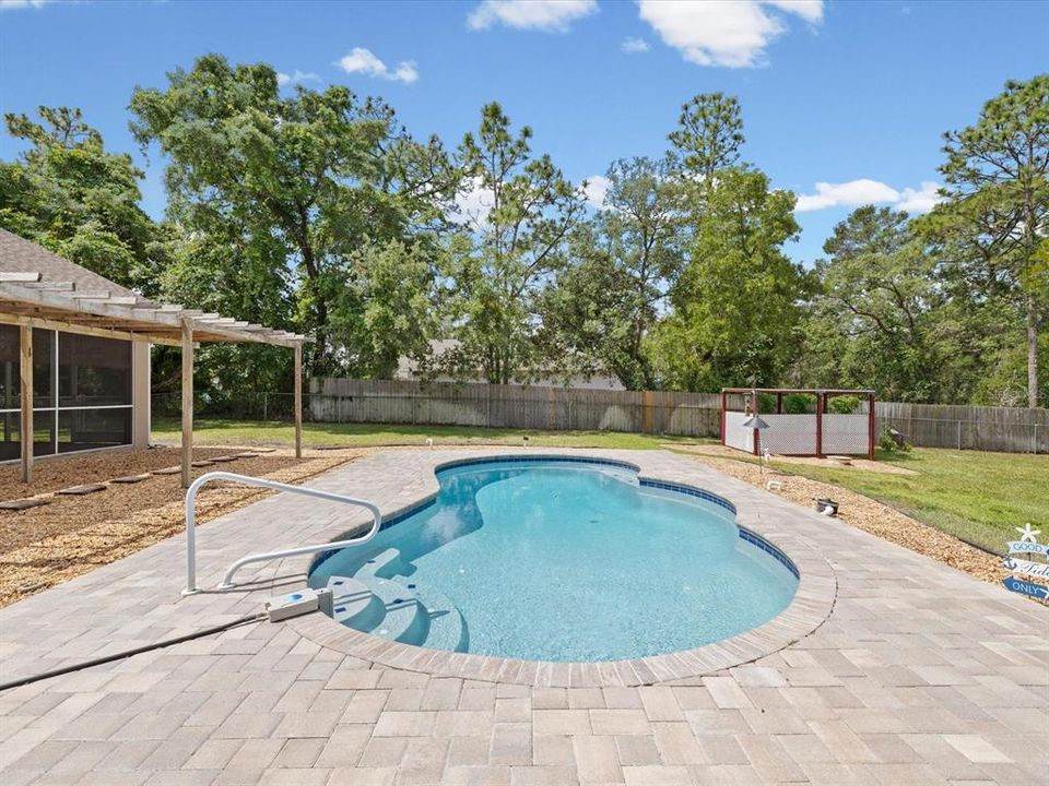 Active With Contract: $575,000 (4 beds, 2 baths, 2525 Square Feet)