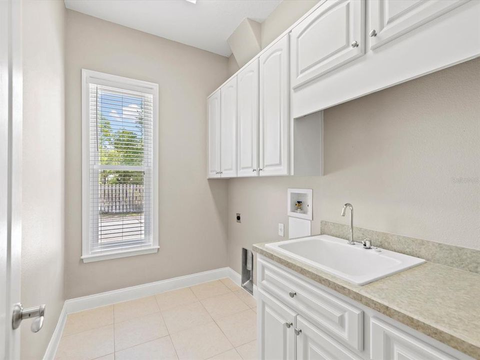 Active With Contract: $575,000 (4 beds, 2 baths, 2525 Square Feet)