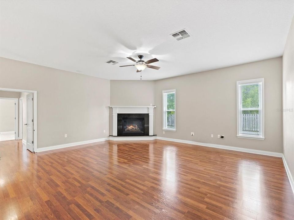 Active With Contract: $575,000 (4 beds, 2 baths, 2525 Square Feet)