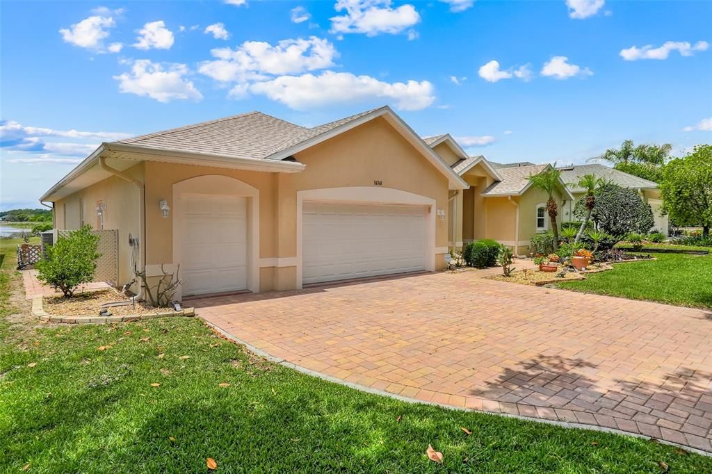 En Venta: $575,000 (4 camas, 3 baños, 3044 Pies cuadrados)