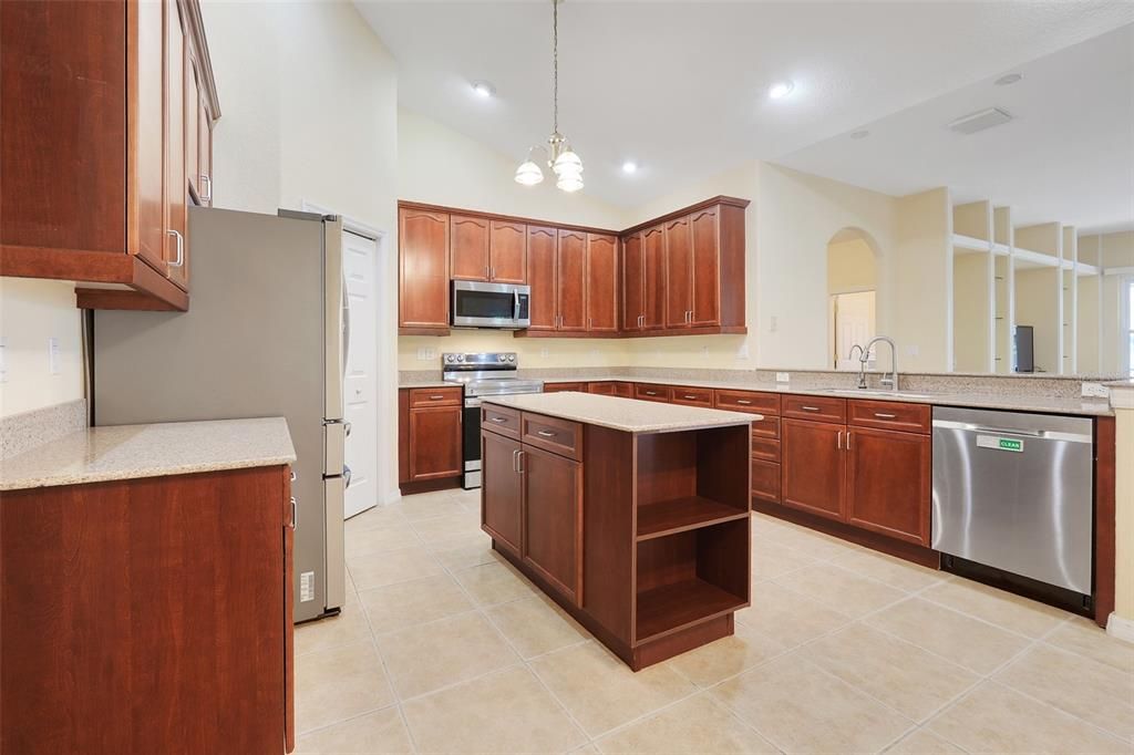 En Venta: $575,000 (4 camas, 3 baños, 3044 Pies cuadrados)