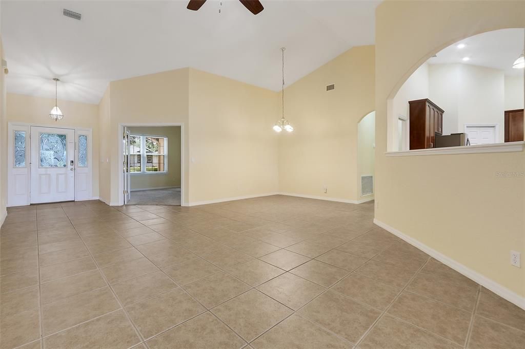 En Venta: $575,000 (4 camas, 3 baños, 3044 Pies cuadrados)