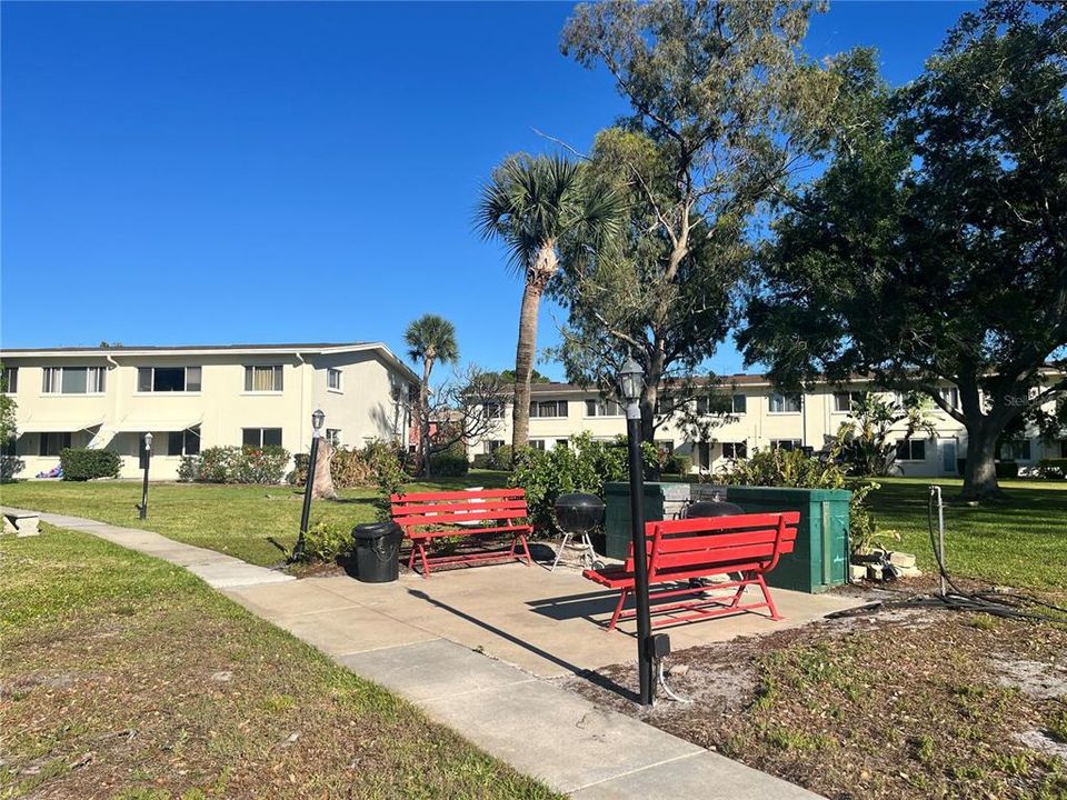 Active With Contract: $159,950 (2 beds, 2 baths, 1175 Square Feet)