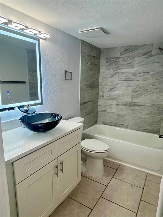 Active With Contract: $159,950 (2 beds, 2 baths, 1175 Square Feet)