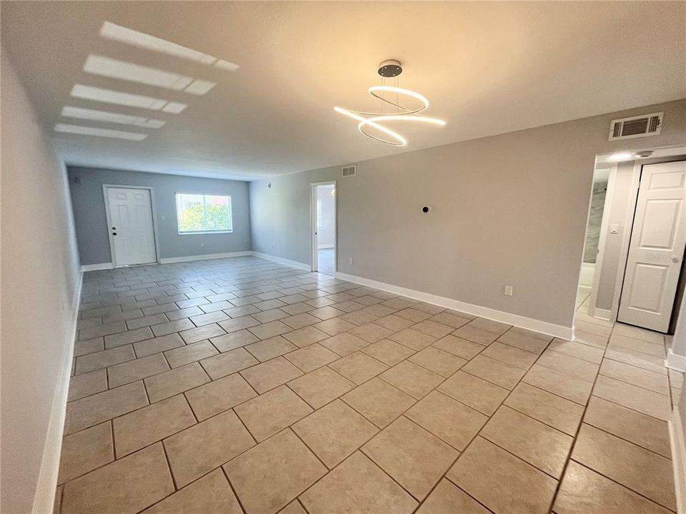 Active With Contract: $159,950 (2 beds, 2 baths, 1175 Square Feet)