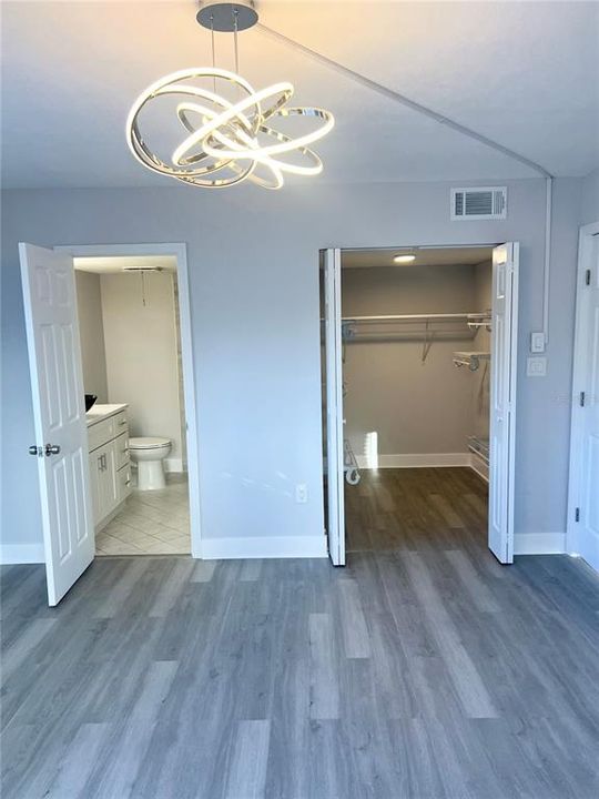 Active With Contract: $159,950 (2 beds, 2 baths, 1175 Square Feet)