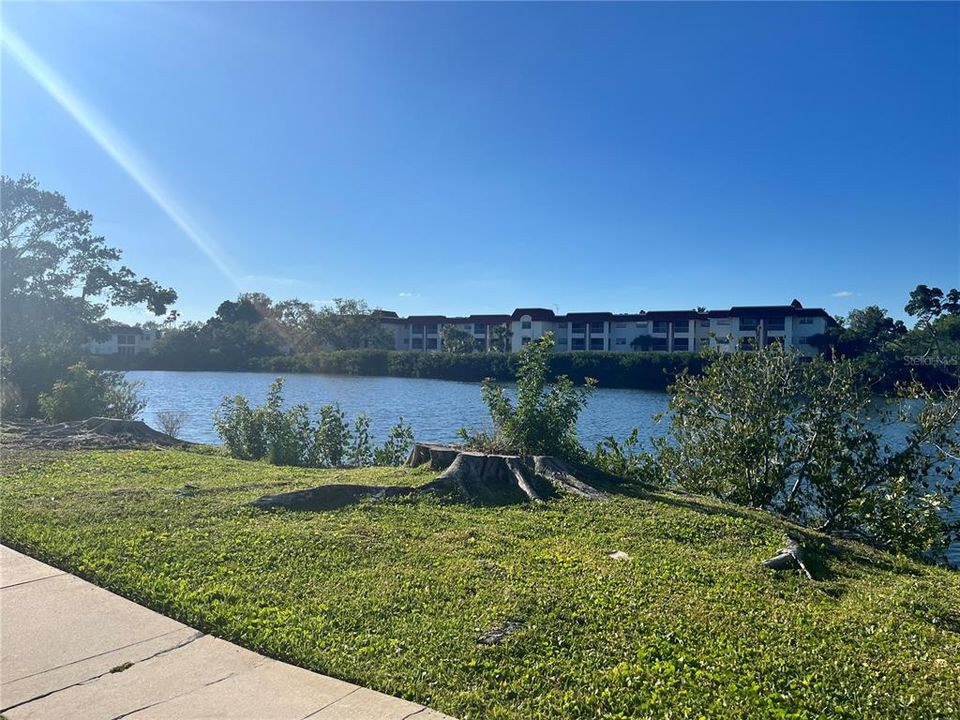 Active With Contract: $159,950 (2 beds, 2 baths, 1175 Square Feet)