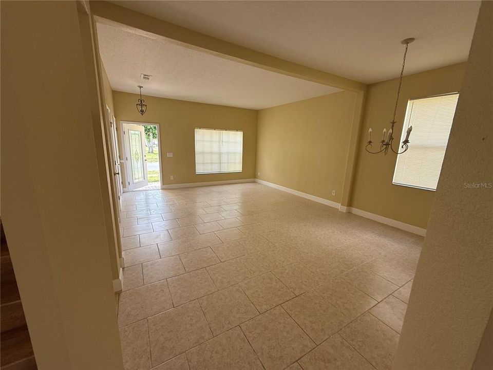 For Rent: $2,795 (4 beds, 2 baths, 2611 Square Feet)