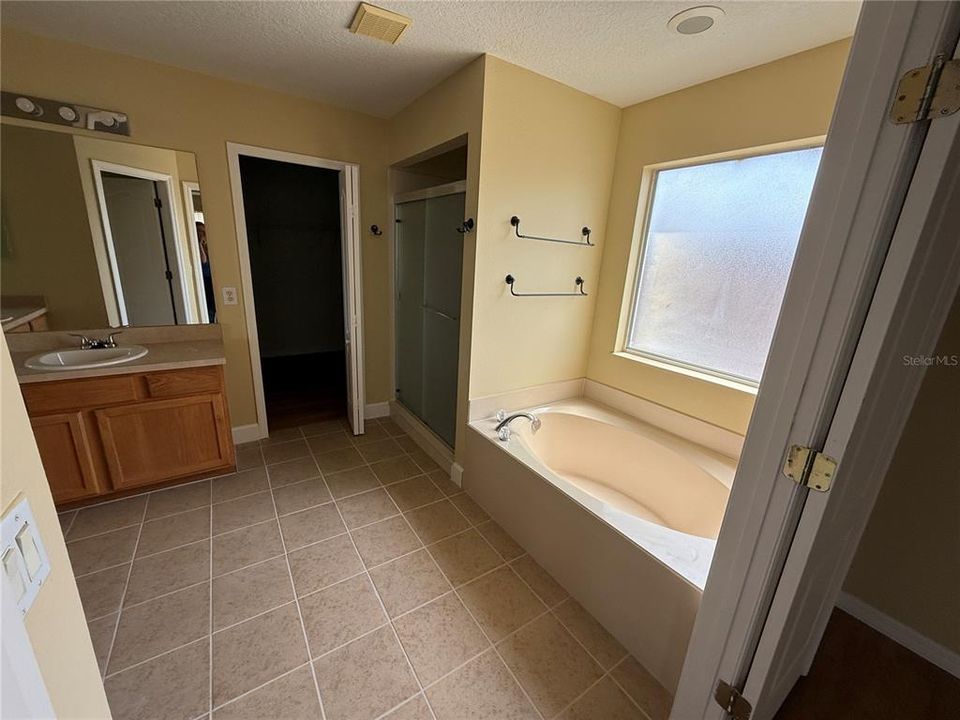 For Rent: $2,795 (4 beds, 2 baths, 2611 Square Feet)