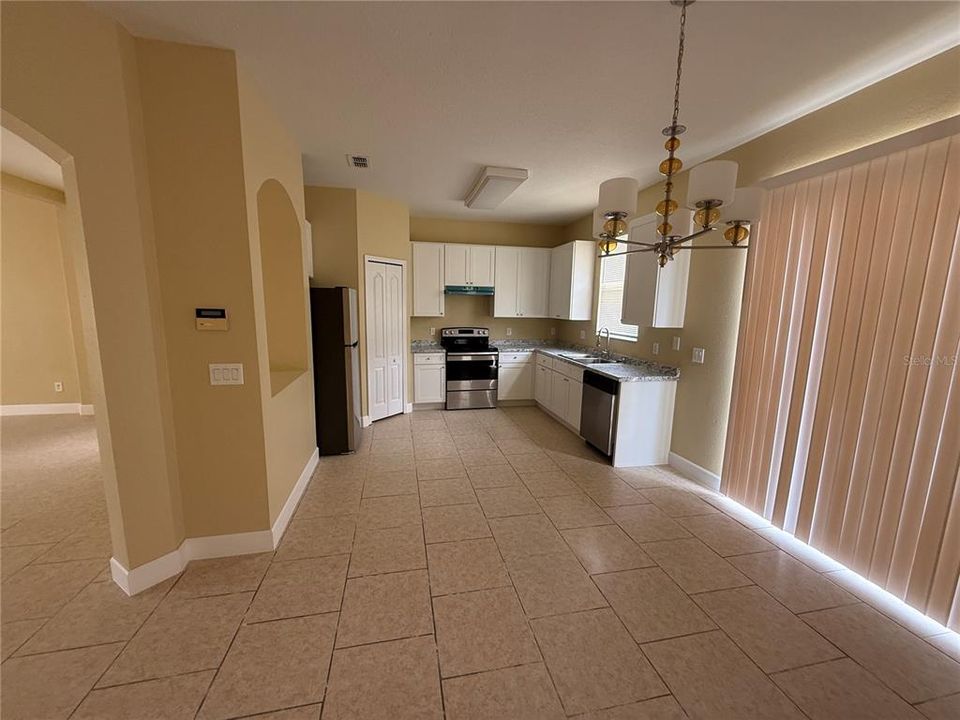 For Rent: $2,795 (4 beds, 2 baths, 2611 Square Feet)