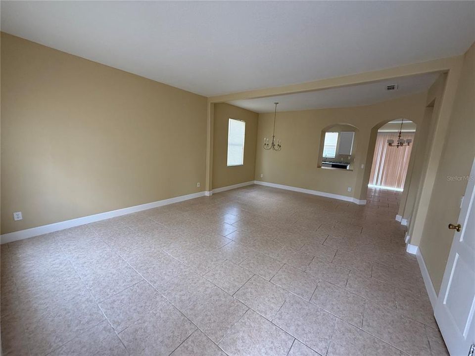 For Rent: $2,795 (4 beds, 2 baths, 2611 Square Feet)