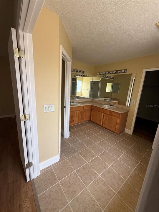 For Rent: $2,795 (4 beds, 2 baths, 2611 Square Feet)