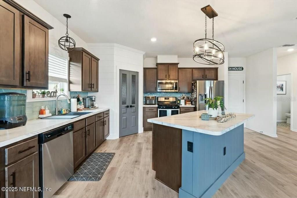 For Sale: $409,000 (4 beds, 2 baths, 2231 Square Feet)