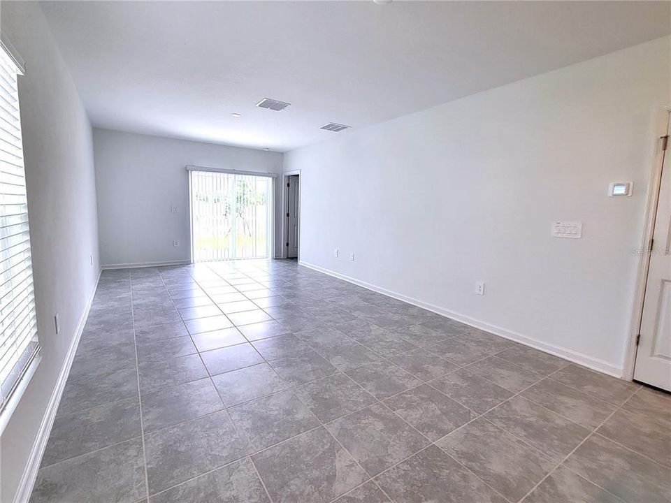 For Rent: $2,000 (3 beds, 2 baths, 1461 Square Feet)