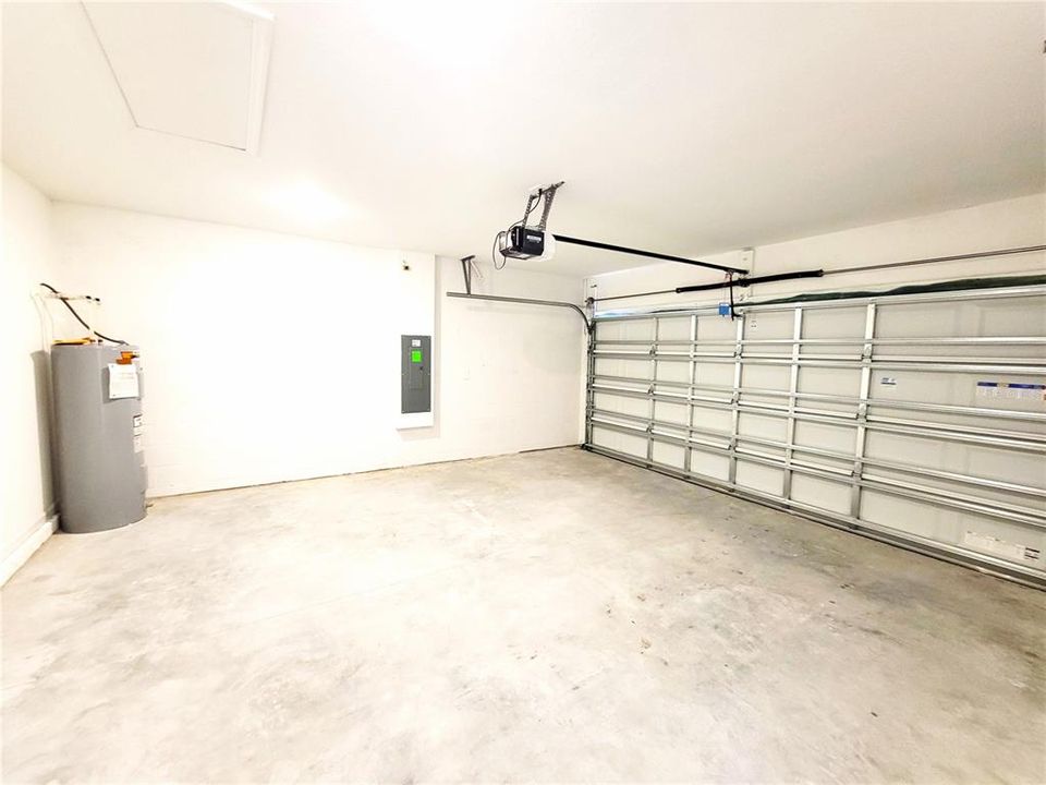 For Rent: $2,000 (3 beds, 2 baths, 1461 Square Feet)