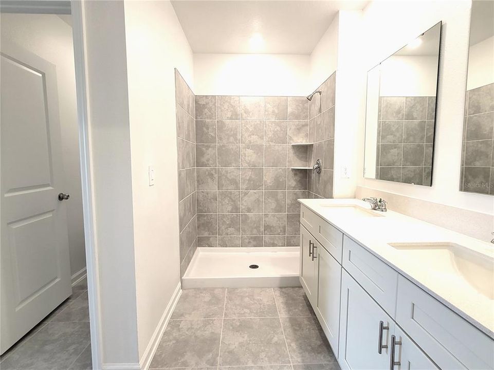 For Rent: $2,000 (3 beds, 2 baths, 1461 Square Feet)