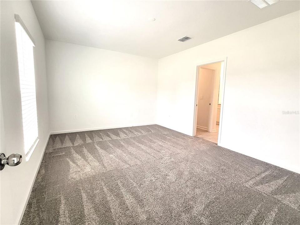 For Rent: $2,000 (3 beds, 2 baths, 1461 Square Feet)