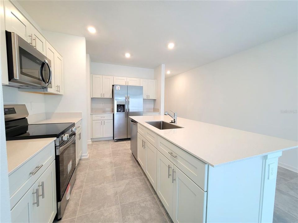 For Rent: $2,000 (3 beds, 2 baths, 1461 Square Feet)