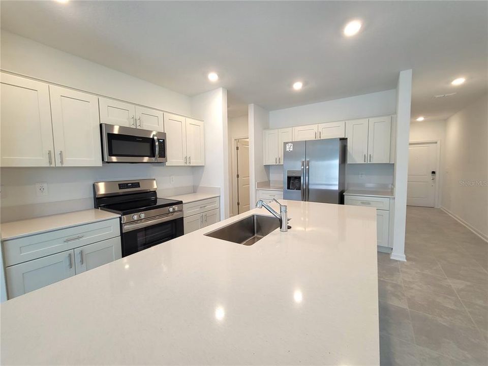 For Rent: $2,000 (3 beds, 2 baths, 1461 Square Feet)