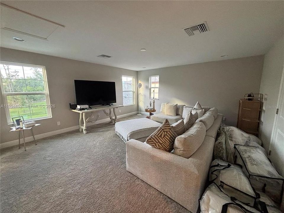 For Sale: $869,000 (5 beds, 4 baths, 3366 Square Feet)