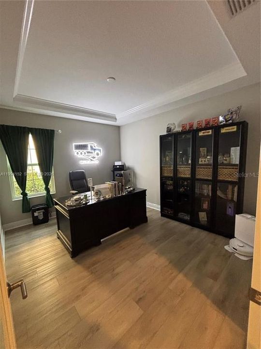 For Sale: $869,000 (5 beds, 4 baths, 3366 Square Feet)